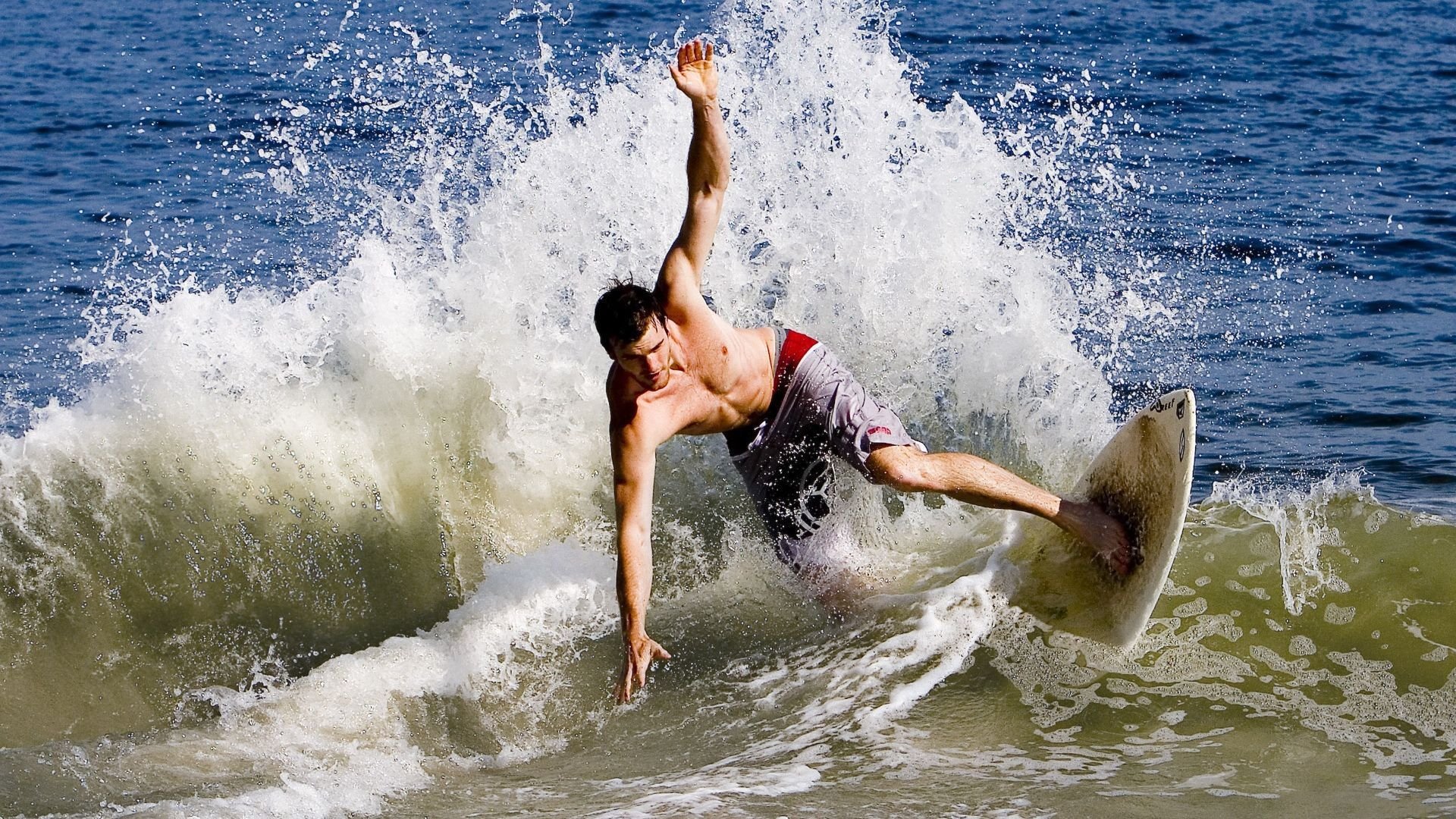 季后赛“黑马”队伍崛起，逆袭之路令人振奋！